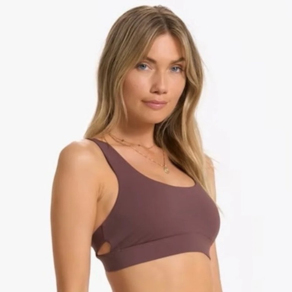 Vuori Stride Bra in Chestnut